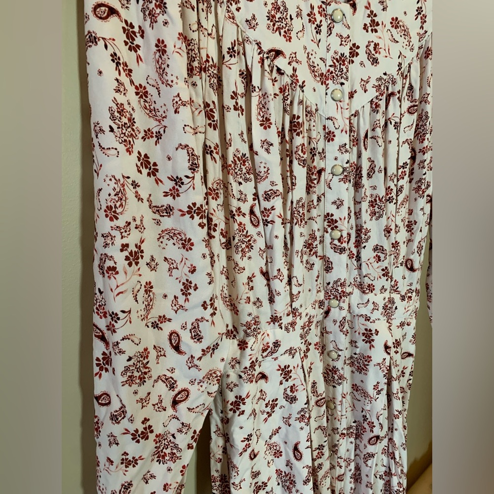 Xirena Esme Maxi Dress in White/Cream and Red Paisley - Picture 4 of 10